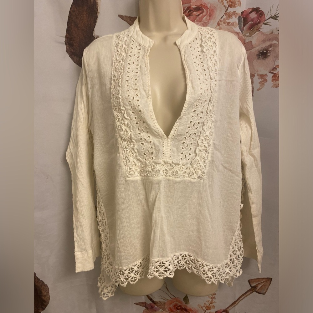 Small Elegant Cream Lace Women's cover up​​​